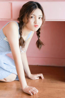皇帝龙椅宫女